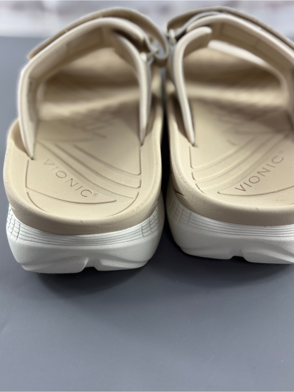 Vionic Renewal Men's / Women's Recovery Sandals Cream / White Size W 10 / M 8.5 - Picture 3 of 6